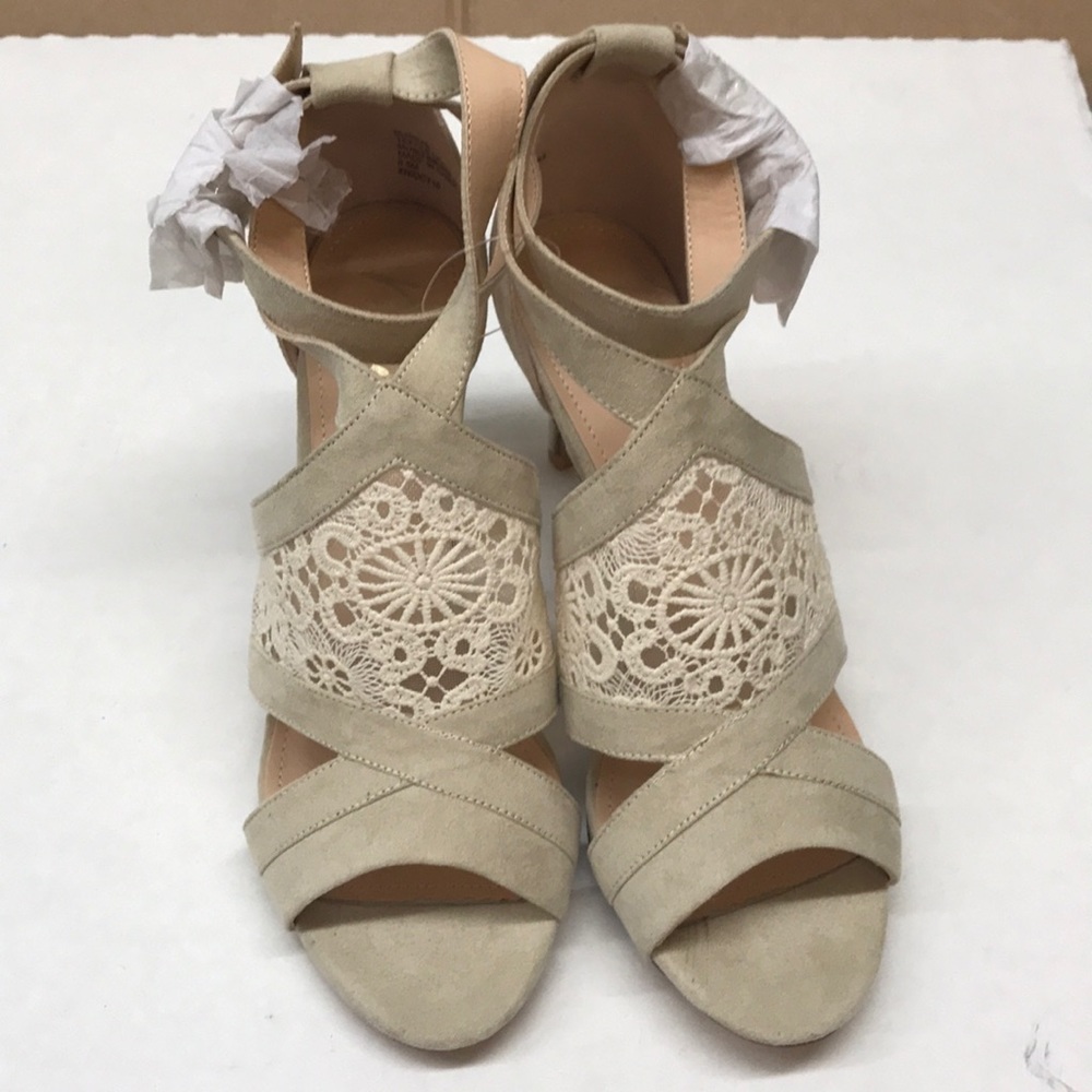 NWOB women’s size 8.5 heeled sandals